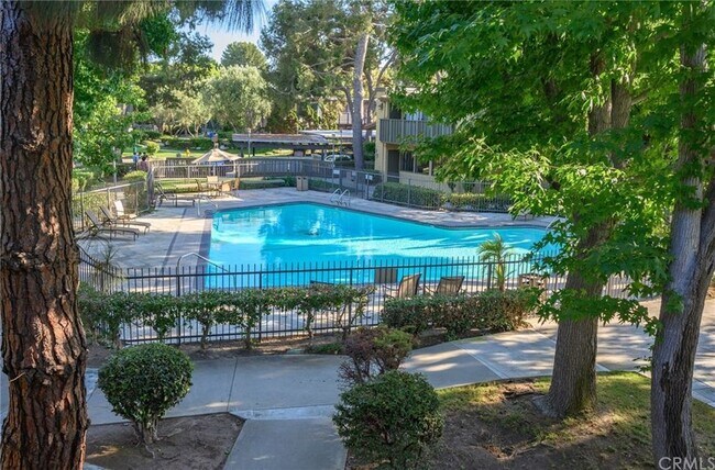 Foto del edificio - 23308 Marigold Ave
