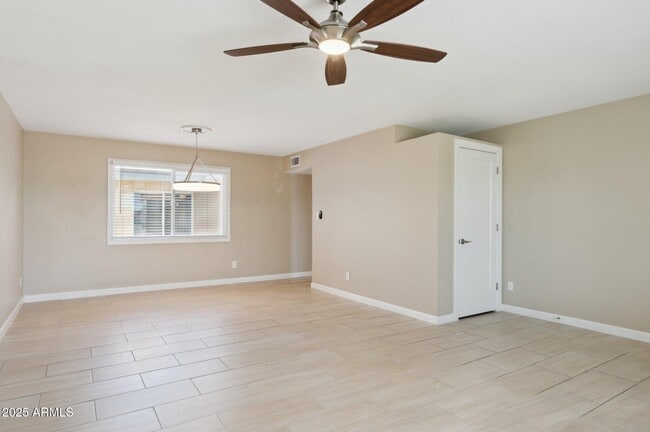 Building Photo - 8320 E Chaparral Rd