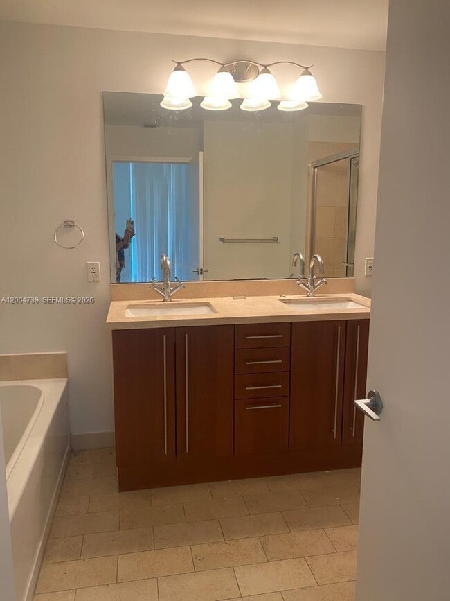 Foto del edificio - 79 SW 12th St