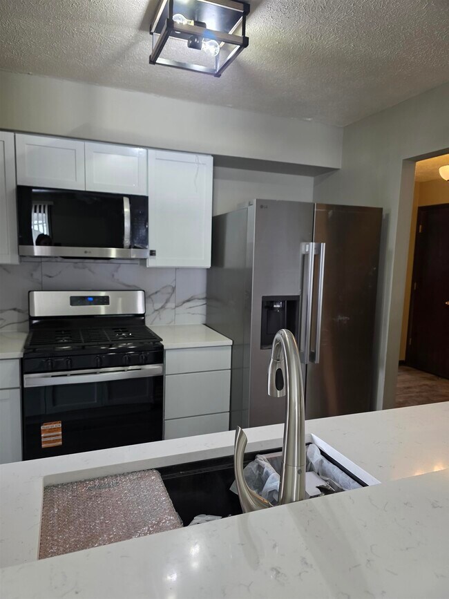 Building Photo - 809 Nassau Pkwy