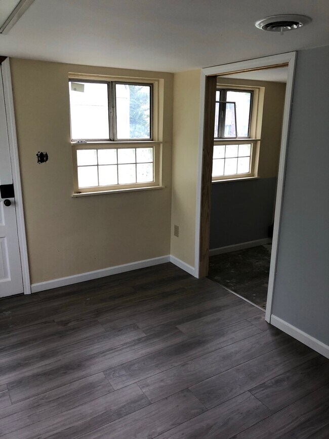 Back entry bonus room - 3300 Rose Ave