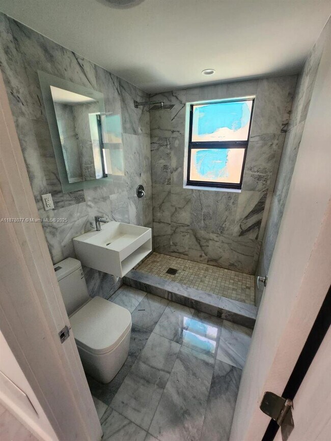 Foto del edificio - 1560 Drexel Ave