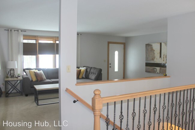 Building Photo - 15220 Forest Cir SE