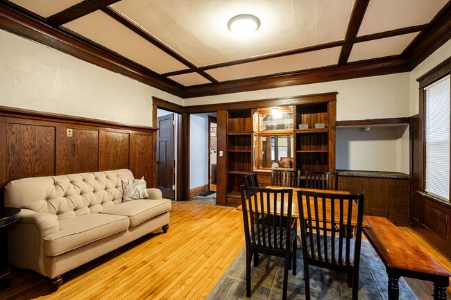 Foto del edificio - Oakland Upper Flat