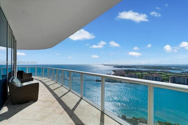 Foto del edificio - 100 South Pointe Dr