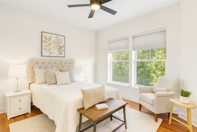 Foto del edificio - 38 Village Rd