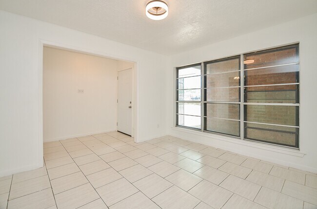 Building Photo - 12266 Huntington Venture Dr