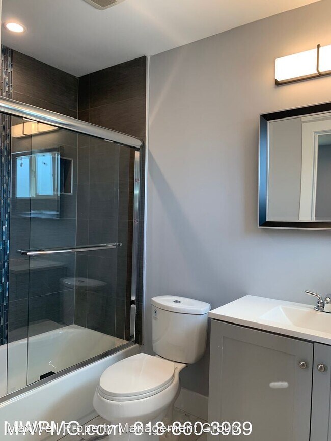 Foto del edificio - 3 br, 3 bath House - 8243 Morse Ave.
