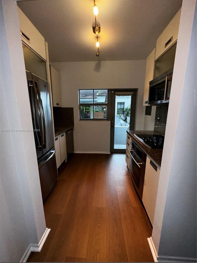 Kitchen - 1600 Michigan Ave