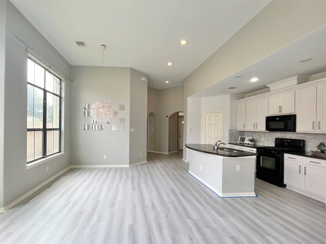 Foto principal - 3625 Standing Rock Dr