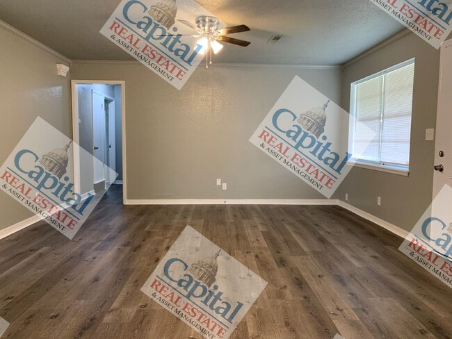 Building Photo - Cute Home Available!