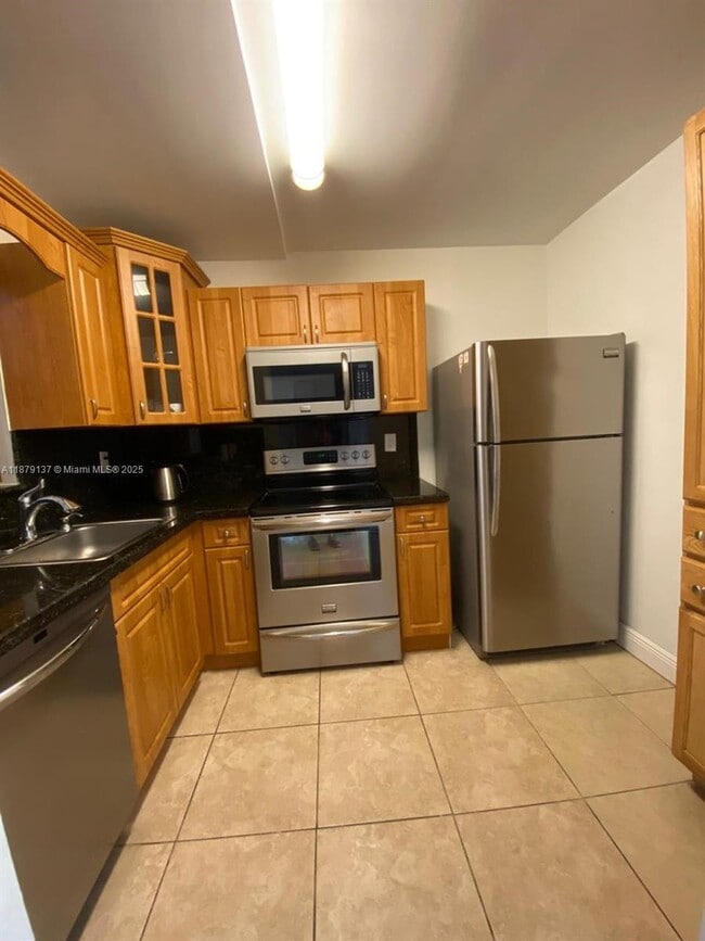 Foto del edificio - 3536 NE 168th St
