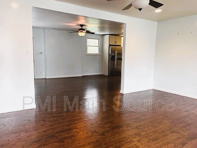 Building Photo - 812 Beth Dr