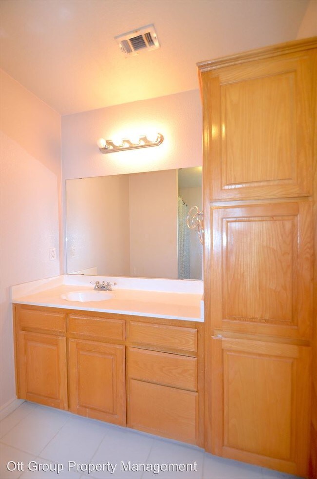 Building Photo - 2892 Retama Dr