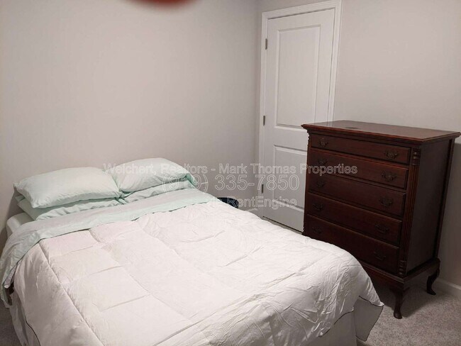 Foto del edificio - 1035 Manorhaven Dr