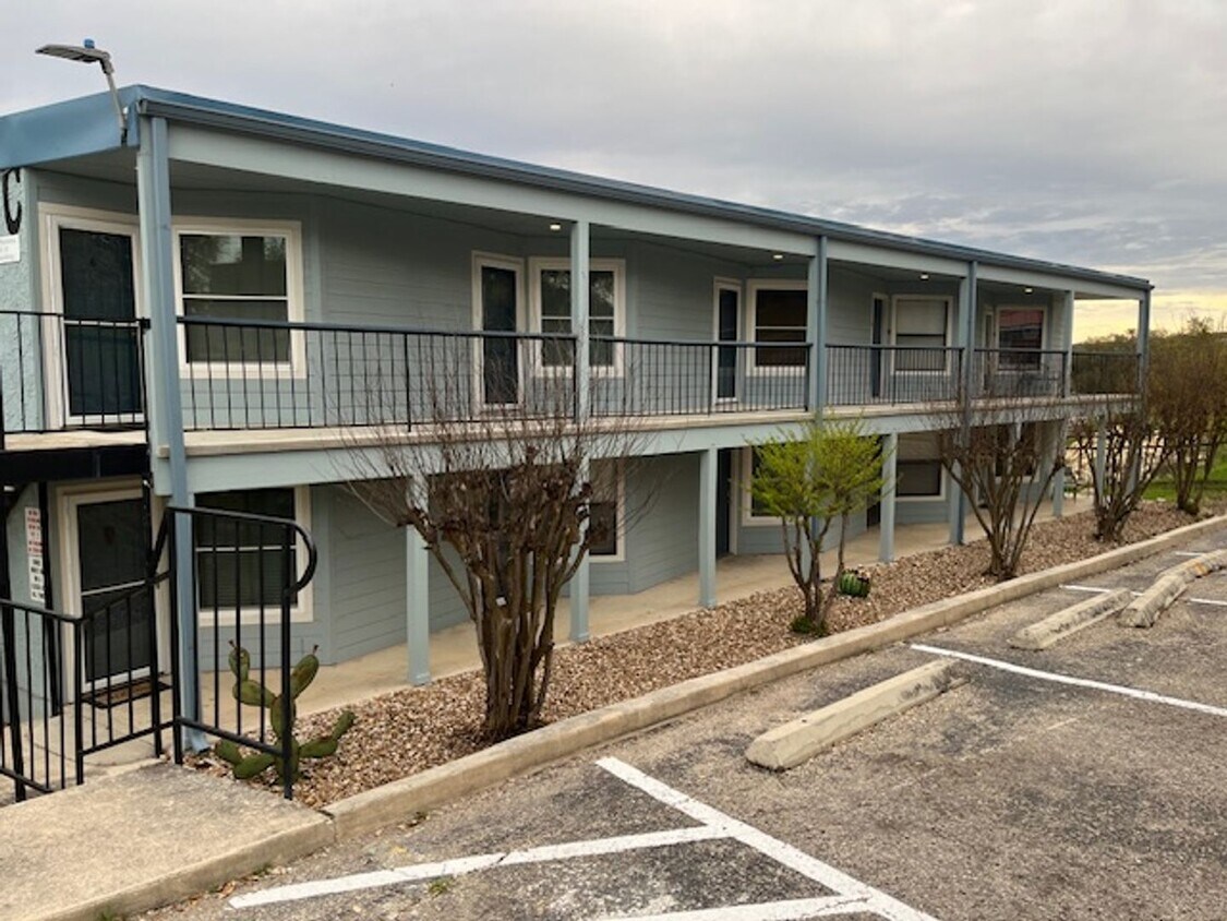 943 Parkview Dr, Canyon Lake, TX 78133 Condo for Rent in Canyon Lake