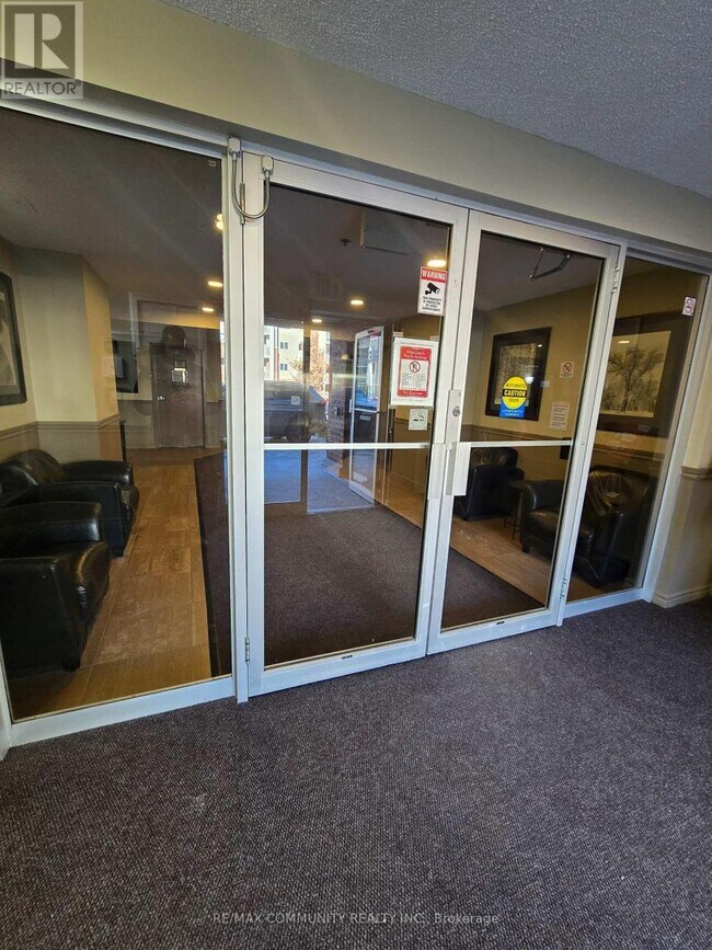 Photo du bâtiment - 5235 Finch Ave E