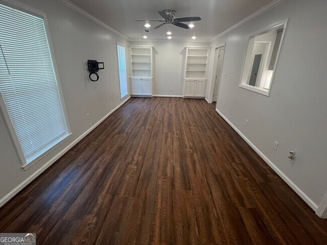 Foto del edificio - 648 Nelby Ct