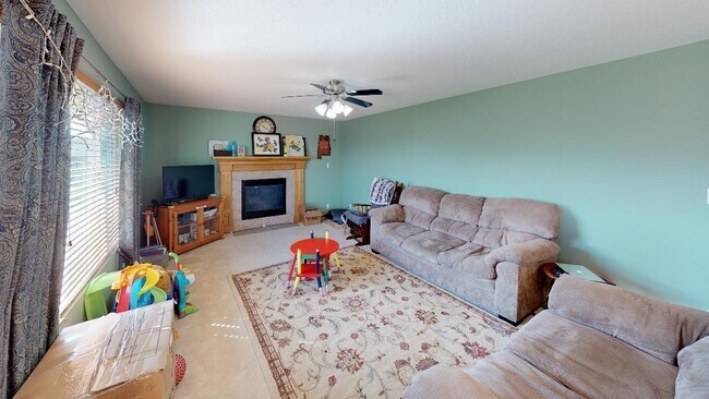 Building Photo - 3 Bedroom Single Family House- Available A...