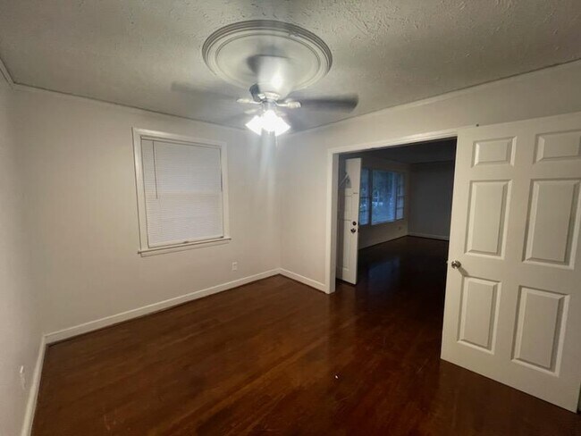 Foto del edificio - 3224 Bronx Rd