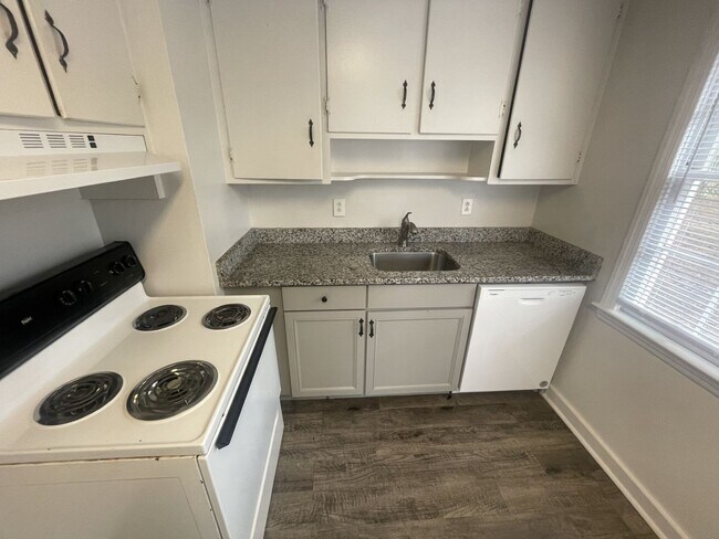 Building Photo - 3 bd 1 ba ranch house