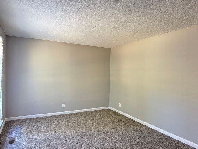 Foto del edificio - 3 Bedroom/1 Bath near shopping off Wilma R...