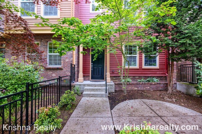 Building Photo - 3 br, 3 bath House - 6006 NE Maidstone St
