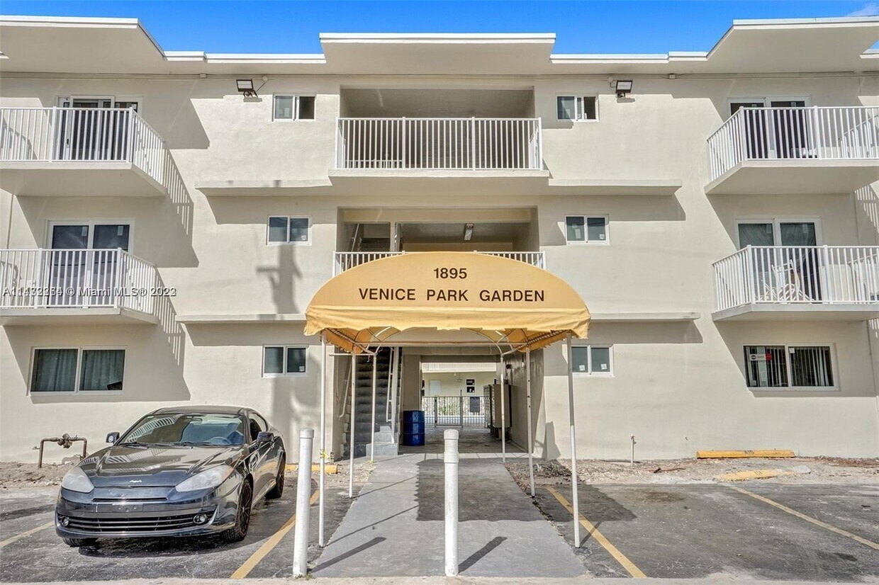 Foto principal - 1895 Venice Park Dr