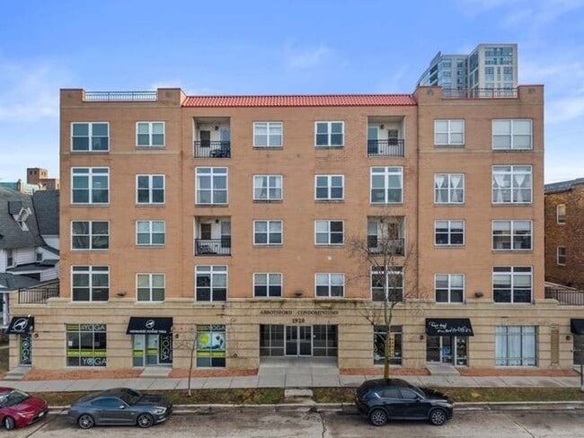 Building Photo - 1920 N Farwell Ave