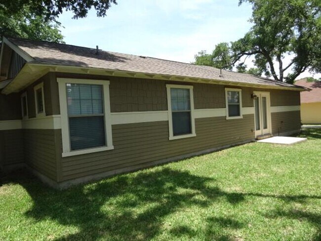 Foto del edificio - Cottages at Lake Creek / Freestanding One ...