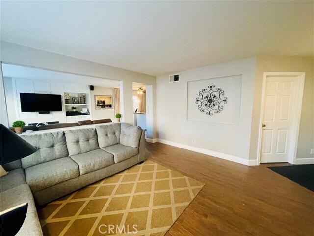 Foto del edificio - 924 Primrose Ln