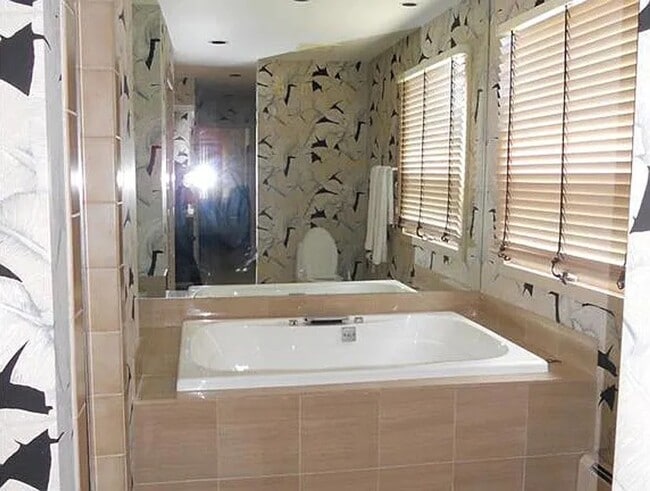 Building Photo - 955 Royal Rd