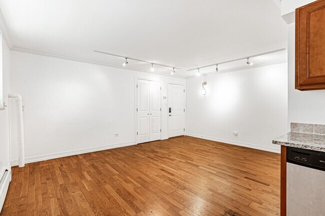 Building Photo - Cozy Studio in Cheesman Park, with Washer ...
