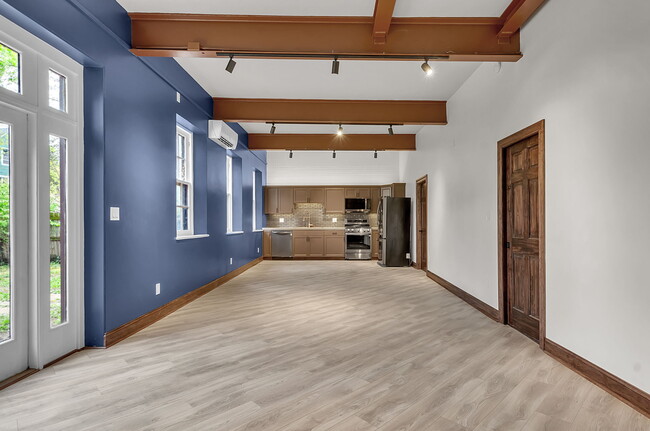 Building Photo - 444 Linwood Ave