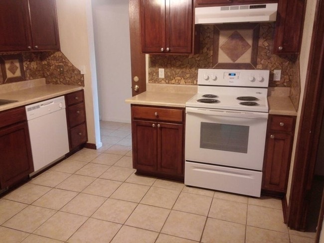 Building Photo - 3 br, 2 bath House - 1011 Royal Lane