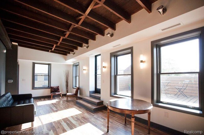 Foto del edificio - 7960 Kercheval Ave