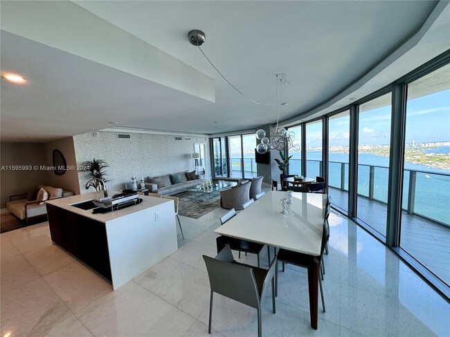 Foto del edificio - 488 NE 18th St