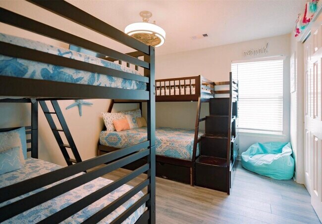 Building Photo - 12919 Coronado Dr