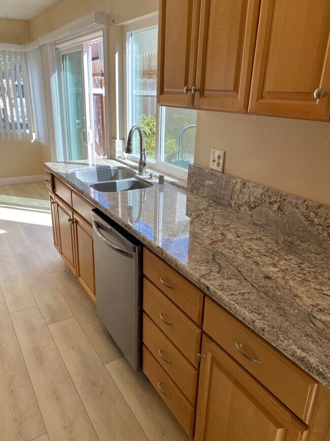 Kitchen - 4922 Rudder Dr
