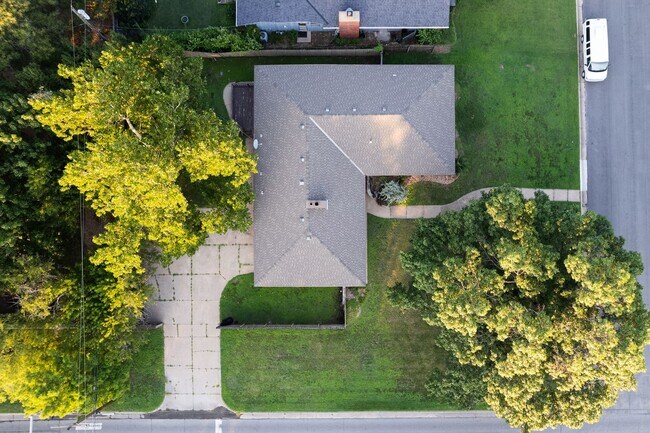Foto del edificio - Mid-Century 3 Bedroom in Pine Valley Estates