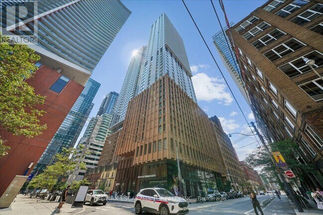 Building Photo - 28 Widmer St
