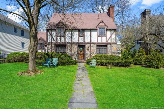 Building Photo - 42 Vine Rd