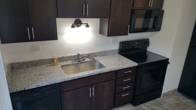 Foto del edificio - 1851 N Green Ln N