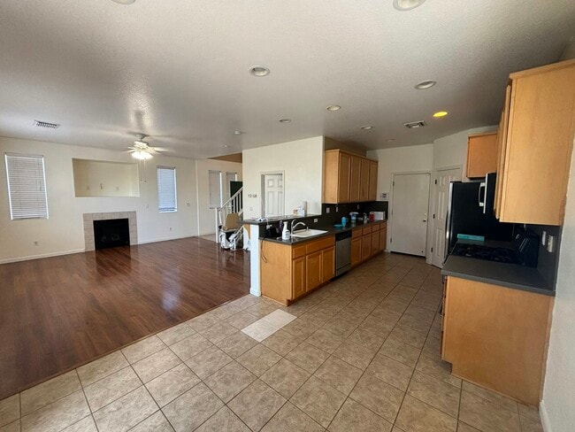 Building Photo - 301 Dragonfly Cir