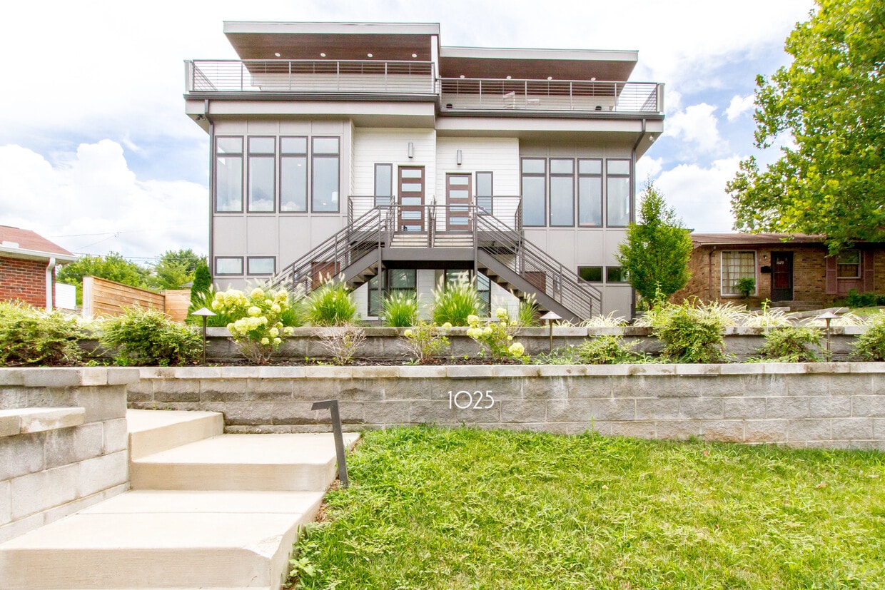 1025 Southside Ct, Nashville, TN 37203 House Rental in Nashville, TN
