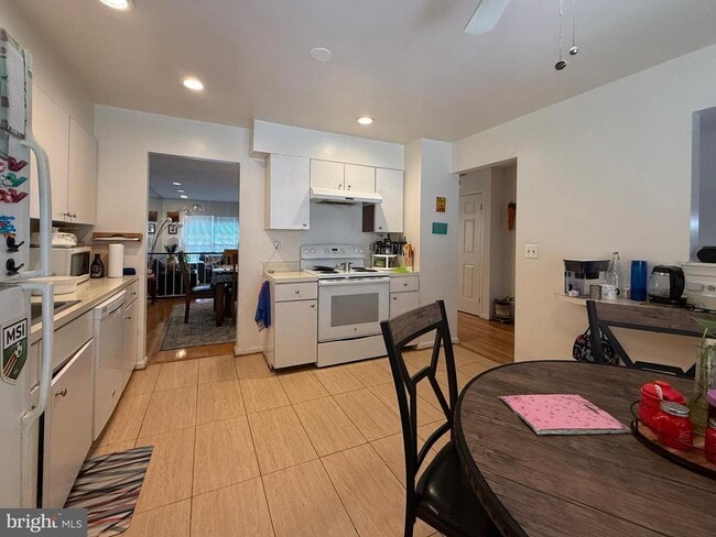 Building Photo - 7136 Swansong Wy