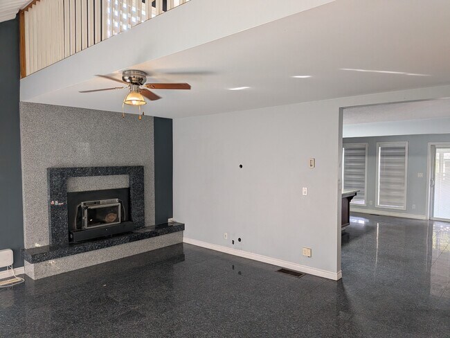 Building Photo - 46365 Cessna Dr