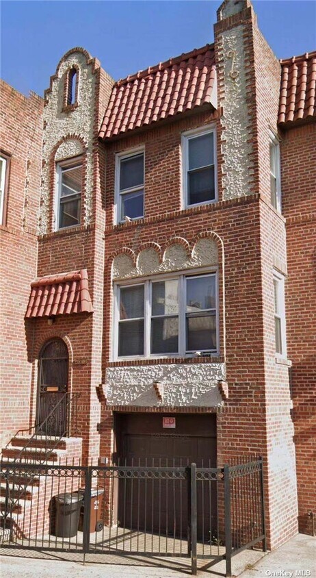 Primary Photo - 40-15-40-60 60th St