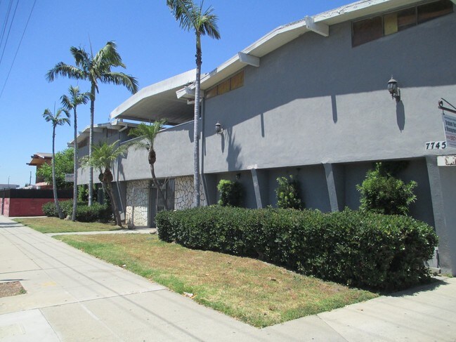 Foto del edificio - 7745 Florence Ave