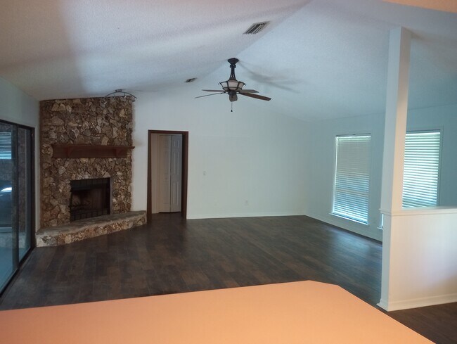 Living Room - 2063 Penncrest Ct